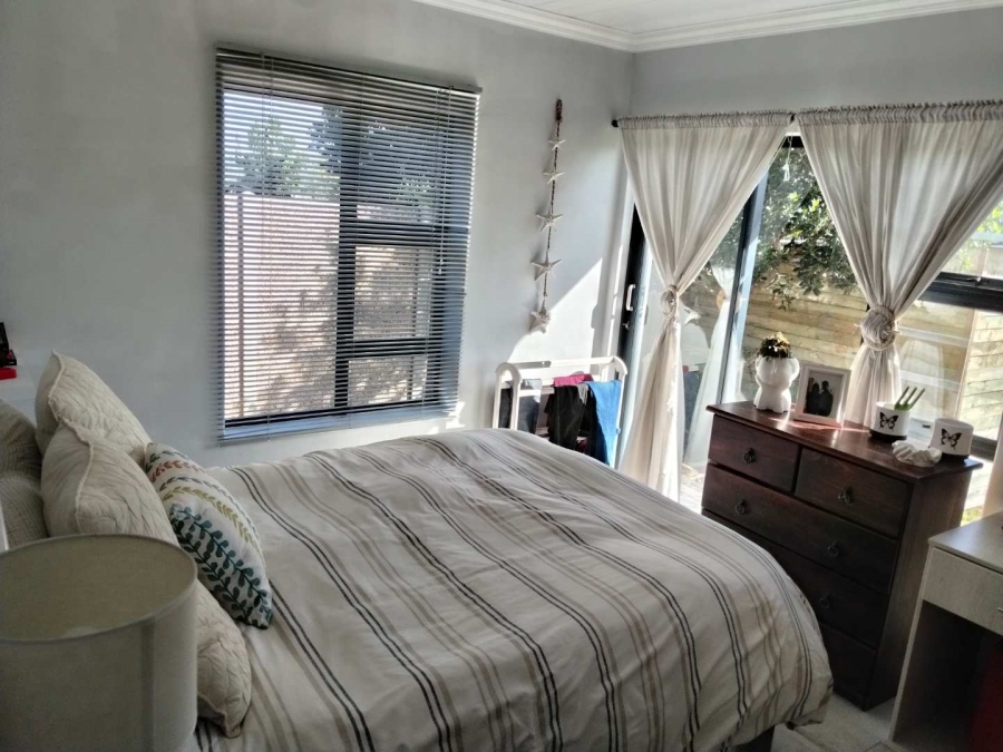 To Let 3 Bedroom Property for Rent in Fraaiuitsig Western Cape
